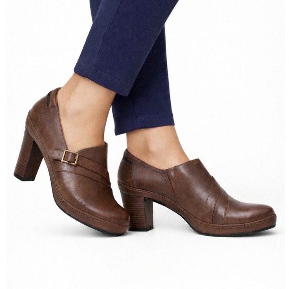 CLARKS Artisan Brown Leather Buckle‎ Strap Block Heel Pumps Shoes Preppy 22-11